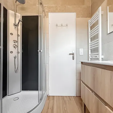 T2 Lumineux Avec Terrasse A Fréjus