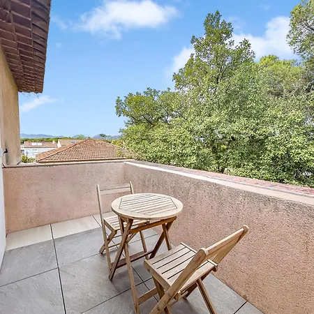 Appartement T2 Lumineux Avec Terrasse à Fréjus