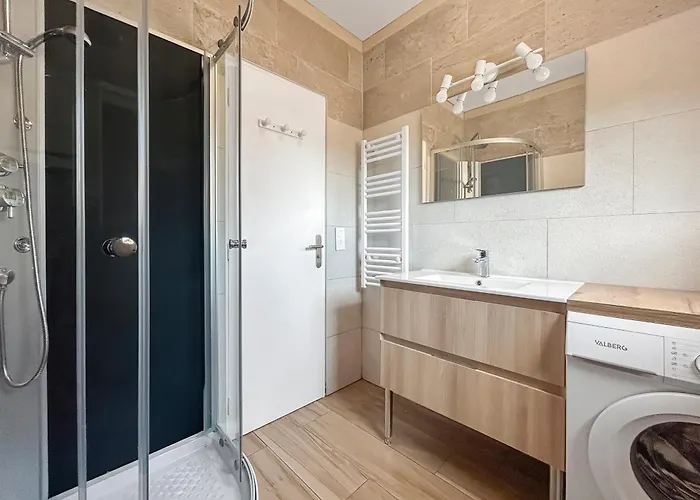 Apartament T2 Lumineux Avec Terrasse A Fréjus