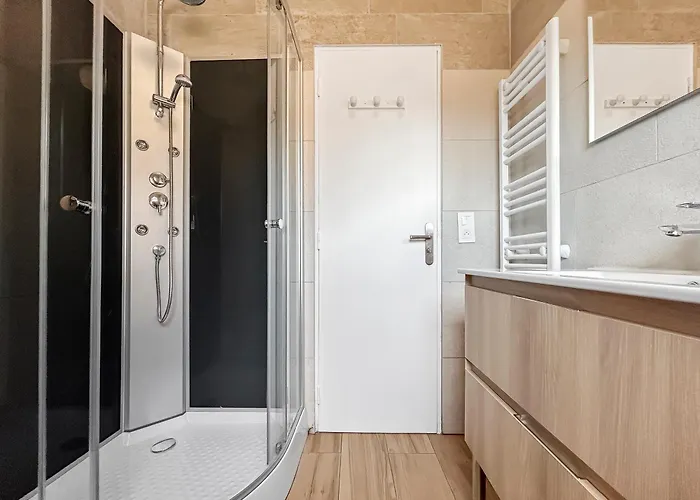 T2 Lumineux Avec Terrasse A Fréjus