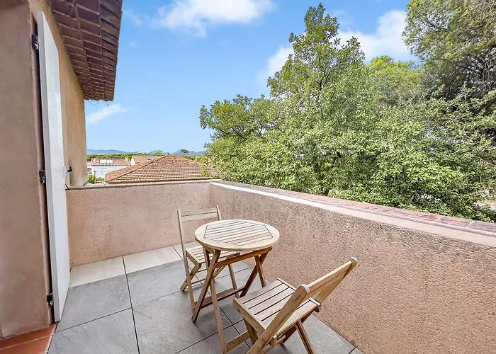 Apartament T2 Lumineux Avec Terrasse A Fréjus